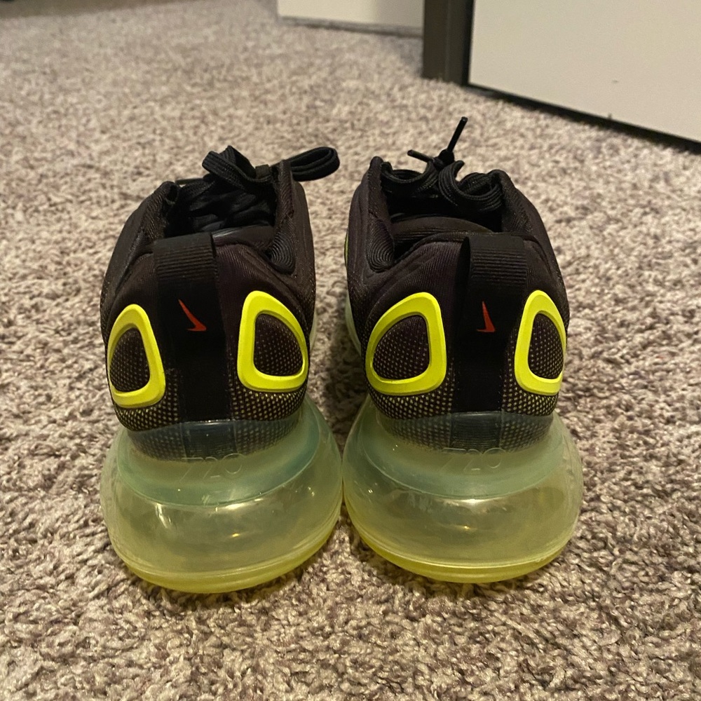 Nike Air Max 720 -size 6 youth, big kids. Fits woman size 8. - Picture 7 of 8